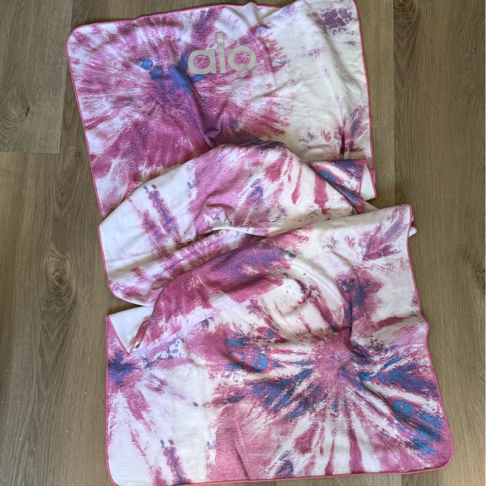alo - OG tie-dye no slip towel